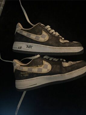 Women's Black and White Fashion Sneakers